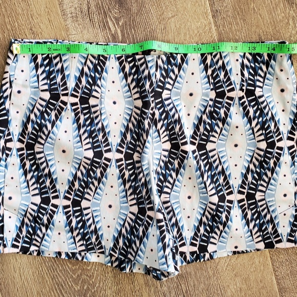 Geometric Pattern Shorts - Picture 2 of 2
